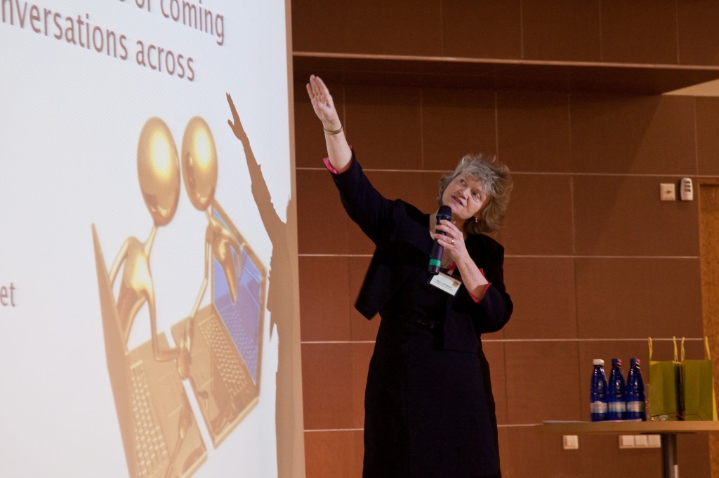 Sue Greener Sue Greener: „How are learner and teacher roles changing in this increasingly exciting environment?”